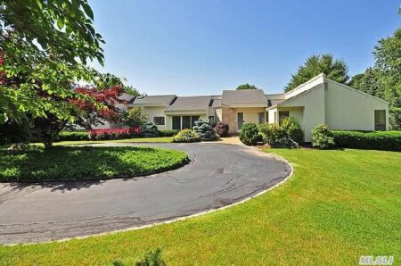 6 Meadowlark Ln, Oyster Bay Cove, NY