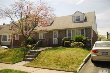 39 Pembrook Dr, Mineola, NY