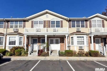82-132 Country Pointe Cir, Queens Village, NY
