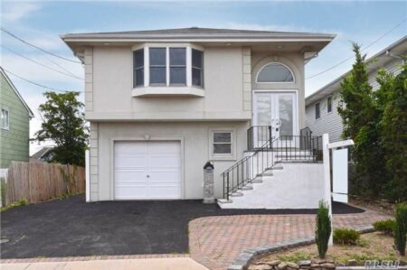 2631 Neptune Ave, Seaford, NY