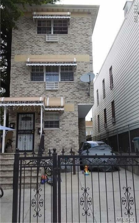 729 E 223 St, Out Of Area Town, NY