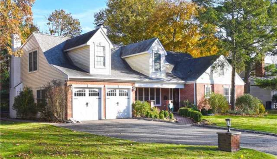 129 Westwood Cir, East Hills, NY