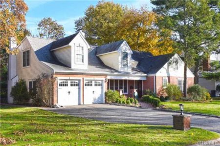 129 Westwood Cir, East Hills, NY