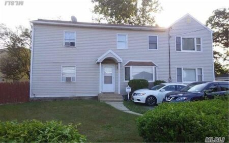 34 Paula Dr, Farmingdale, NY
