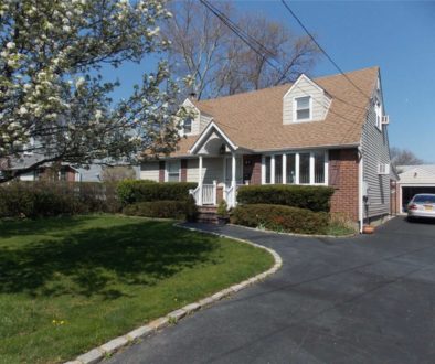 81 Miles Ave, Albertson, NY