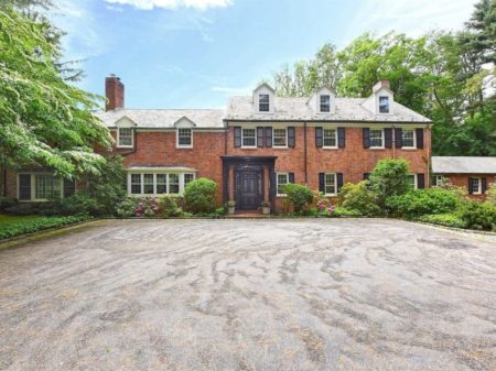 417 Mill River Rd, Oyster Bay, NY