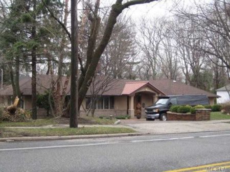 341 I U Willets Rd, Roslyn Heights, NY