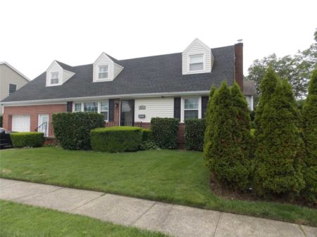 431 Burkhard Ave, Williston Park, NY